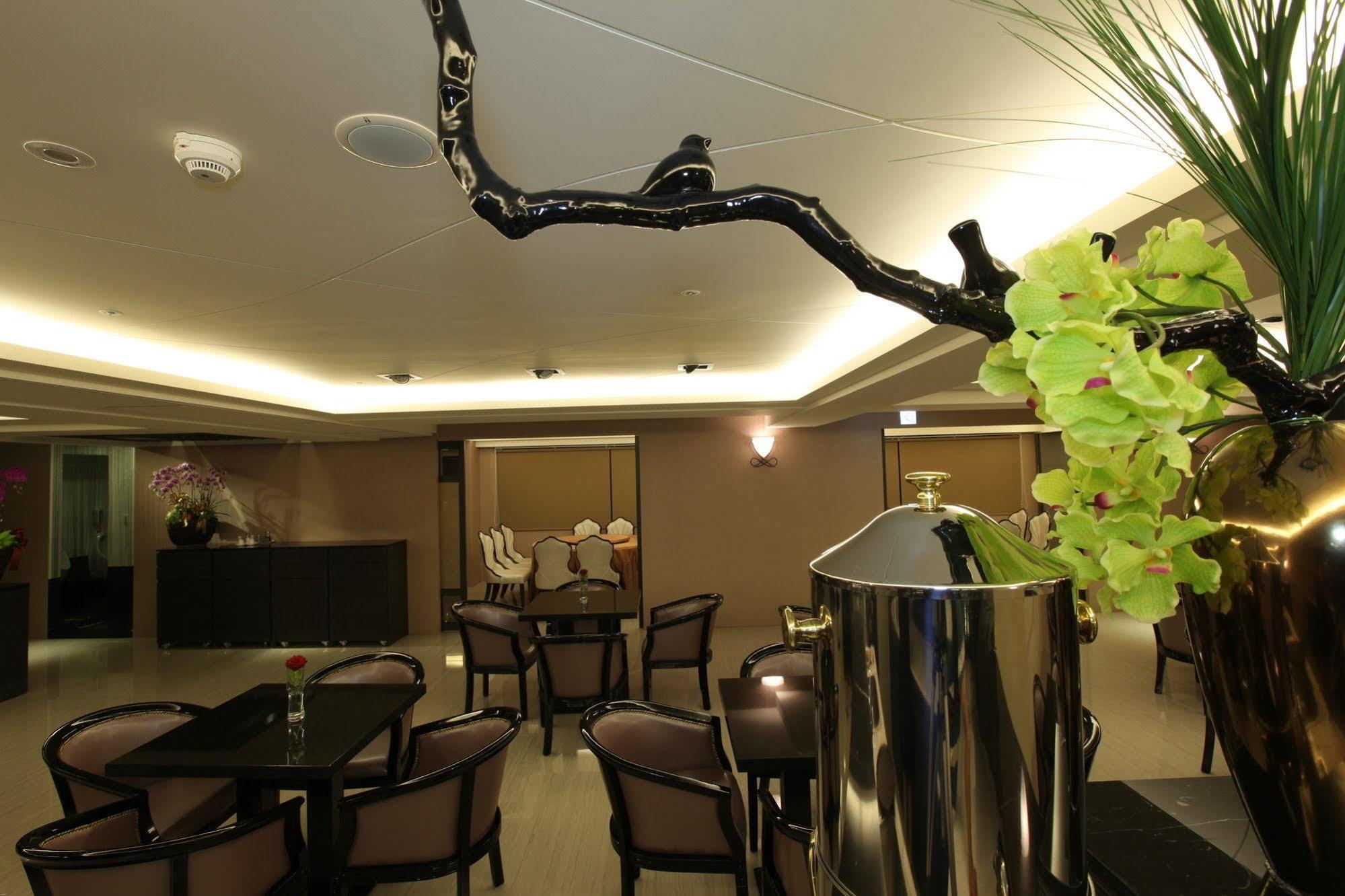 Nest Hotel Kaohsiung Exterior photo